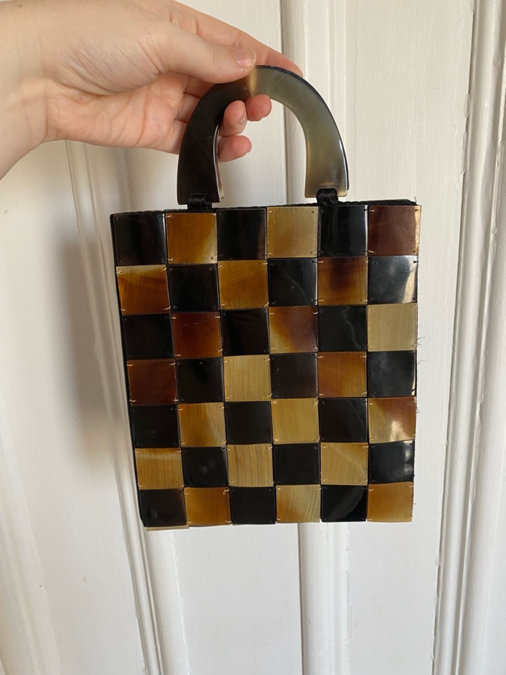 ‼️SOLD‼️Vintage Checkerboard Faux Tortoise Shell Hand Bag in Black and Amber - Picture 4 of 7